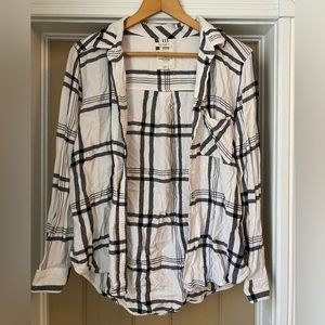 Black/White American Eagle Plaid Button up